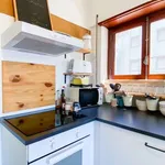 Rent a room of 100 m² in lisbon