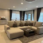 Rent 4 bedroom house of 280 m² in Chang Wat Samut Prakan