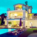 Rent 5 bedroom house of 1100 m² in Marbella