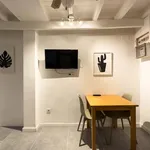 Rent 1 bedroom apartment of 30 m² in Barcelona