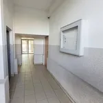 Pronajměte si 4 ložnic/e byt o rozloze 43 m² v Prague