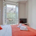 Rent 1 bedroom apartment of 484 m² in Paris