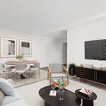 Rent 2 bedroom apartment of 745 m² in Manhattan