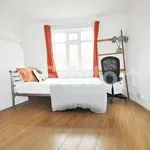 Rent 4 bedroom flat of 70 m² in London