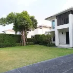 Rent 4 bedroom house of 398 m² in Nonthaburi City Municipality