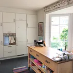 Maison de 220 m² avec 4 chambre(s) en location à Ukkel