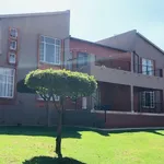 Rent 2 bedroom apartment in Roodepoort