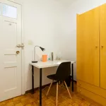 Rent 6 bedroom apartment in Madrid