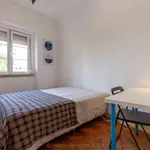 Rent a room of 80 m² in lisbon