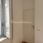 Affitto 3 camera appartamento di 92 m² in Naples