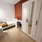 Rent a room of 125 m² in valencia