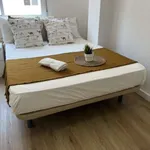 Rent a room of 75 m² in valencia