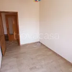 Rent 4 bedroom apartment of 60 m² in Adria