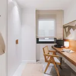 Rent 4 bedroom apartment of 66 m² in Barcelona