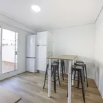 Rent a room of 110 m² in valencia