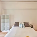 Rent a room of 220 m² in Lisboa