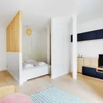 Appartement de 355 m² avec 1 chambre(s) en location à Paris