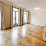 Rent 6 bedroom apartment of 209 m² in Paris 