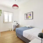 Rent a room of 150 m² in Lisbon