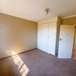 Rent 2 bedroom apartment in Roodepoort