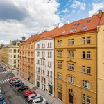 Pronajměte si 3 ložnic/e byt o rozloze 97 m² v Prague