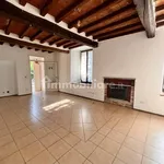 Affitto 3 camera casa di 100 m² in Piacenza