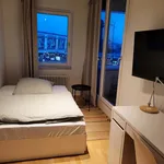 Rent a room of 100 m² in Berlin