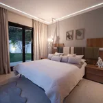 Rent 7 bedroom house of 586 m² in Nueva Andalucía