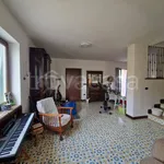 Rent 8 bedroom house of 300 m² in Quarto