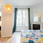 Appartement de 550 m² avec 1 chambre(s) en location à Paris