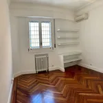 Rent 4 bedroom apartment of 250 m² in Madrid