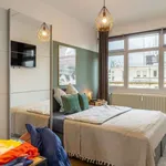 Rent a room of 180 m² in frankfurt