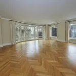 Rent 3 bedroom apartment of 208 m² in New York