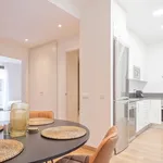 Rent 4 bedroom apartment of 64 m² in Barcelona