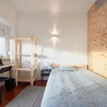 Rent a room of 120 m² in lisbon