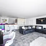 Rent 3 bedroom apartment in Brighton Marina