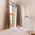 Rent 4 bedroom apartment in Barcelona