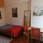 Rent a room of 120 m² in lisbon