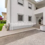 Rent 5 bedroom house of 380 m² in Rome