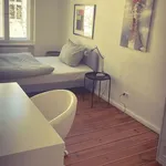 Rent a room of 100 m² in Berlin