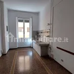 Affitto 4 camera appartamento di 135 m² in Genoa