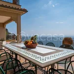 Rent 5 bedroom house of 250 m² in Taormina