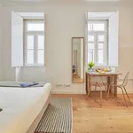 Rent 1 bedroom apartment of 70 m² in lisbon