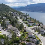 Maison de 839 m² avec 2 chambre(s) en location à Kelowna