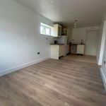 Rent 4 bedroom flat in South East England