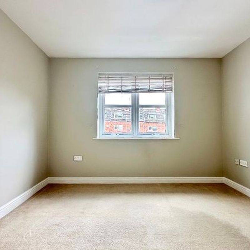 Flat to rent in Normanton Spring Close, Sheffield S13