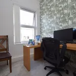 Rent 2 bedroom flat in Wakefield