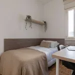 Rent a room of 140 m² in madrid