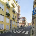 Rent a room of 150 m² in lisbon