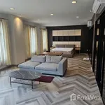 Rent 4 bedroom house of 425 m² in Bangkok